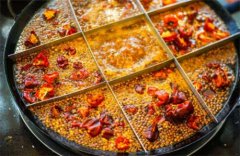 火锅店为什么要选择火锅底料批发，有什么好处？