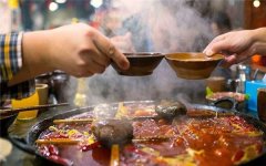 河南开封徐总来考察火锅底料了!